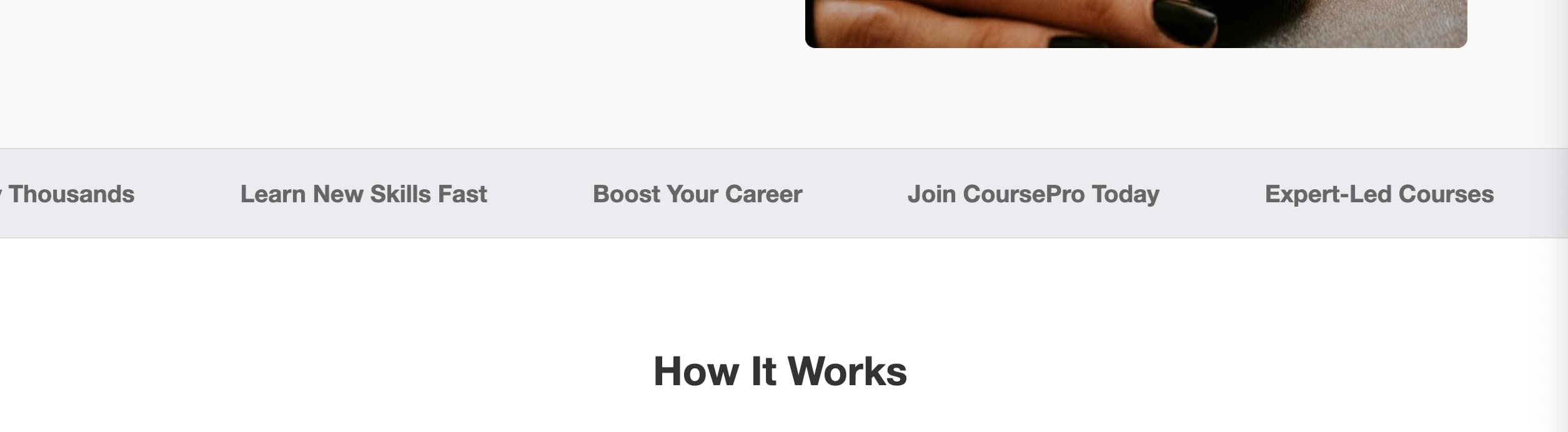 Screenshot der Website, der den Slider und das Marquee ohne Steuerungselemente zeigt.